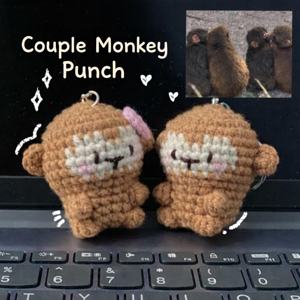 Couple Crochet Monkey Keychain Set, Viral Punch Monkey Wooden Keychain, Cute Baby Monkey with Plush Toy Gift,Emotional Gift for Animal Lover