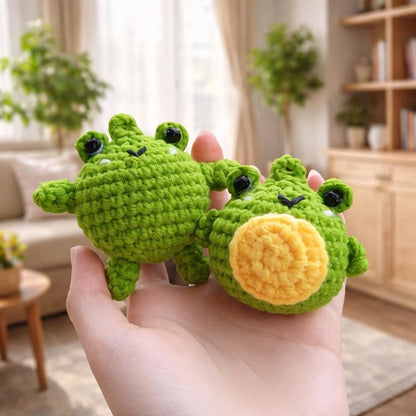 Crochet Frog Plush Keychain, Handmade Amigurumi Frog Pair Cute Desk Decor Gift for Kids Frog Lovers Funny Animal Toy Nursery Decor